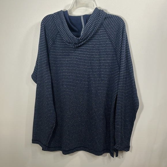 Tommy Bahama Men’s Stinson Stripe Hoodie color is ocean deep. Size medium. NWT. - Picture 8 of 11